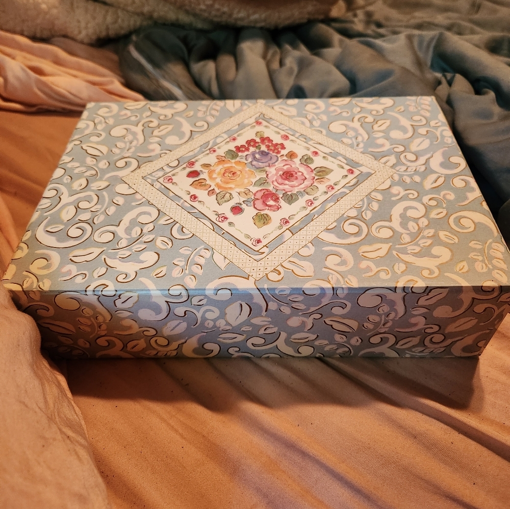 Dena And Friends BOXED STATIONERY SET NIB
